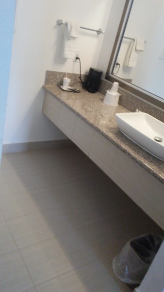 1 King Bed (Non-smoking) Photo 1