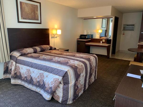 Deluxe King (Non-smoking) Photo 1