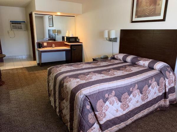 Deluxe King (Non-smoking) Photo 2