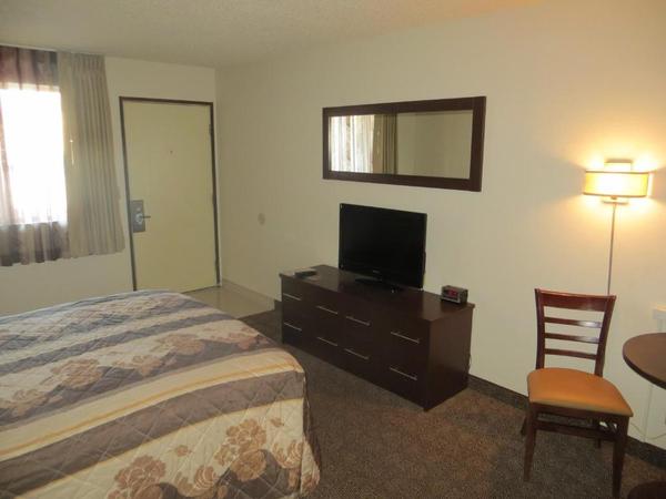 Deluxe King (Non-smoking) Photo 4