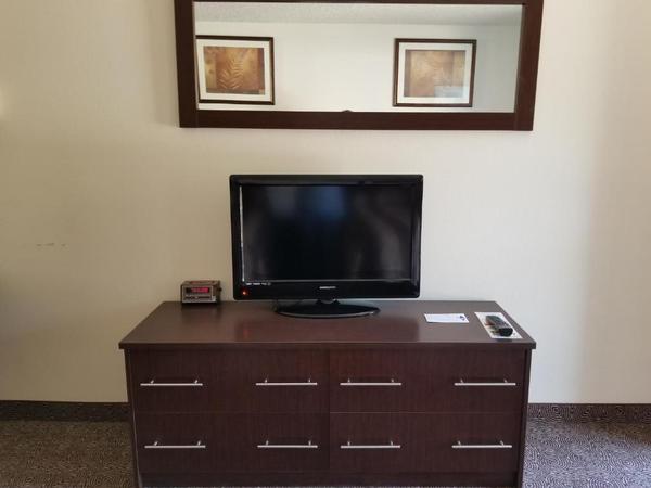 Deluxe King (Non-smoking) Photo 5