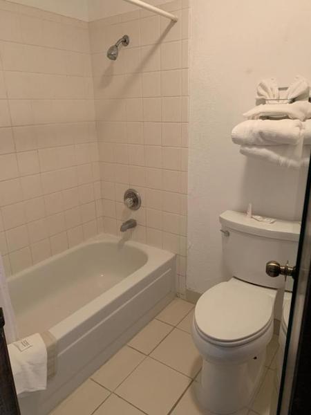 Deluxe King (Non-smoking) Photo 6